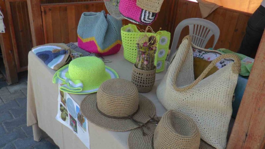 Sahilde Görüp Merak Saldığı Hasır Kazanç Kapısı Oldu