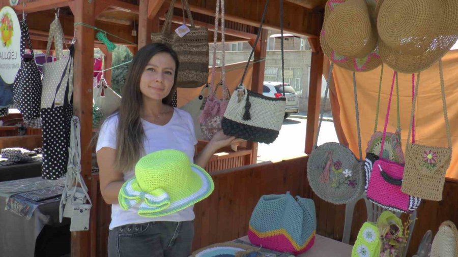 Sahilde Görüp Merak Saldığı Hasır Kazanç Kapısı Oldu