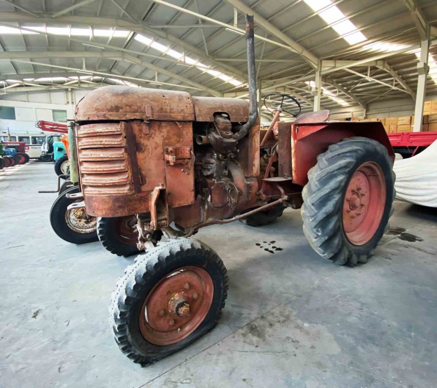 Antika Traktör Koleksiyonu Yaptı, Hedefi Traktör Müzesi