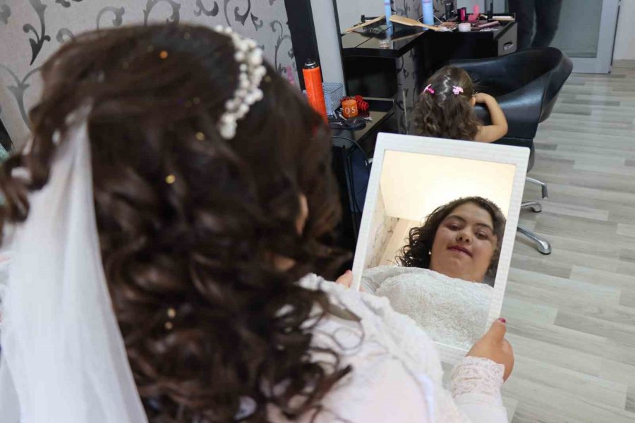 Down Sendromlu Büşra’nın Gelinlik Hayali Gerçek Oldu