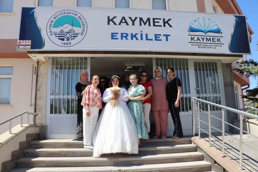 Down Sendromlu Büşra’nın Gelinlik Hayali Gerçek Oldu