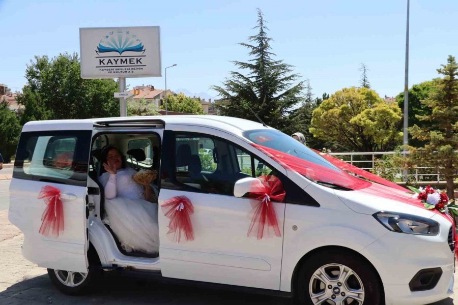 Down Sendromlu Büşra’nın Gelinlik Hayali Gerçek Oldu