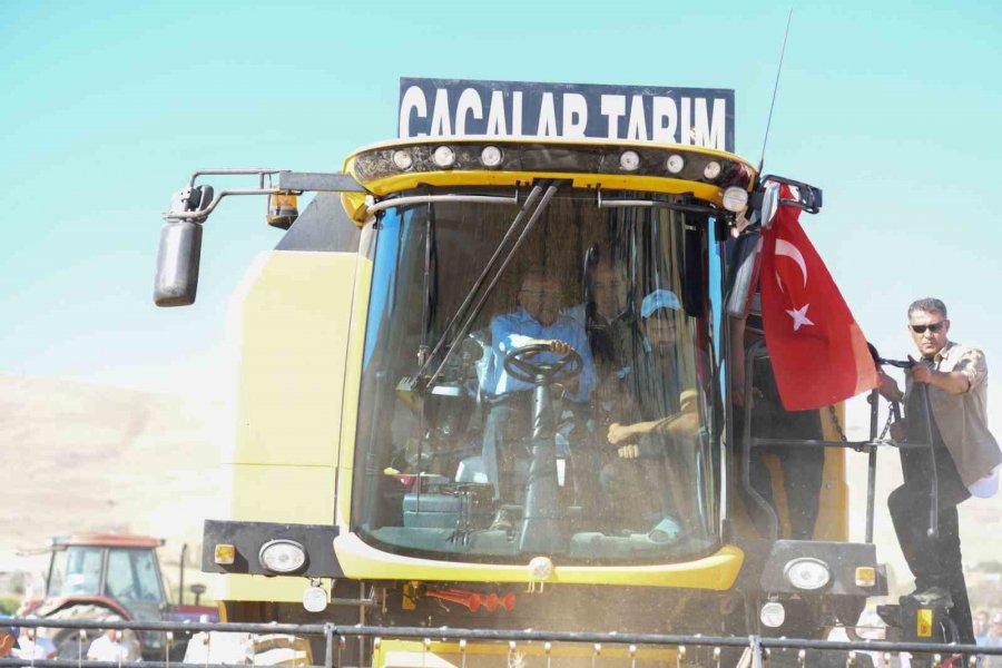 Kayseri Büyükşehir, Dağıttığı Tohumların Meyvelerini Topluyor