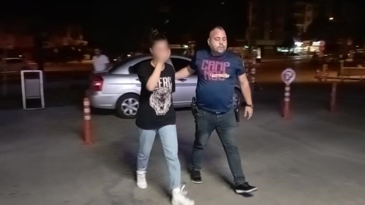 14 Yaşındaki Kız Dedesini Bıçakladı, Yakalanınca Savunması Şaşırttı