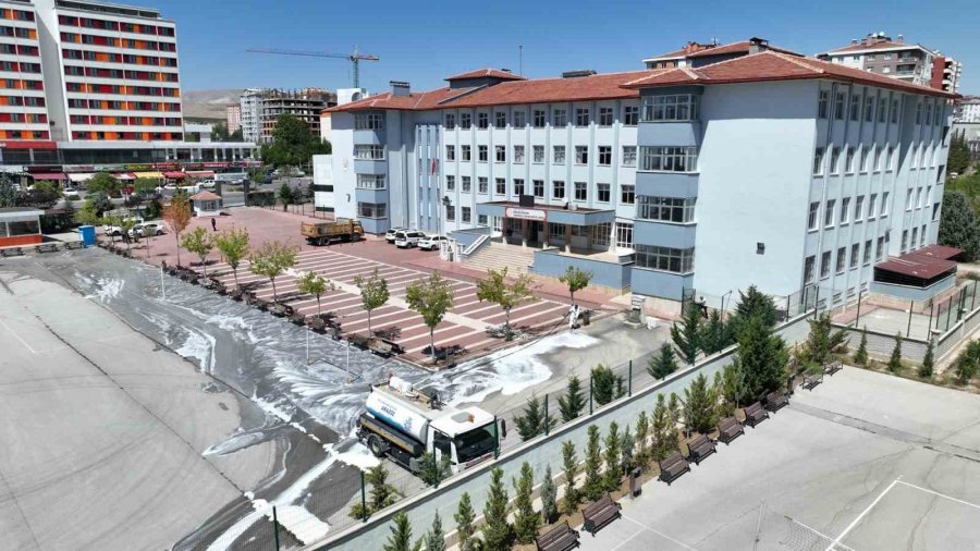 Selçuklu’da Okullar Eğitime Hazır Hale Getiriliyor