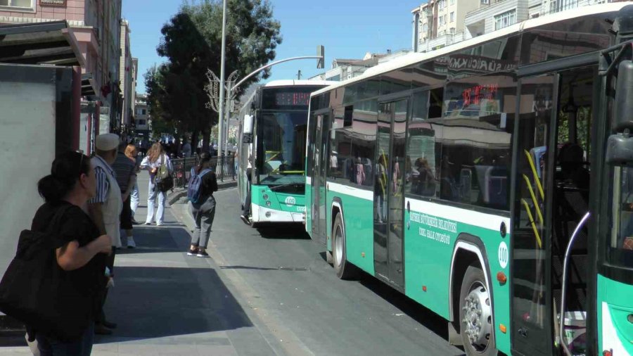 65 Yaş Ve Üzerine Dokunan Yandı