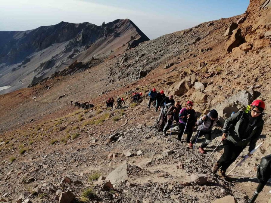 Dağcılar Erciyes’in Zirvesinde Buluşacak
