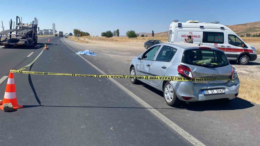 Arızalanan Aracını Emniyet Şeridine Çeken Sürücü Canından Oldu