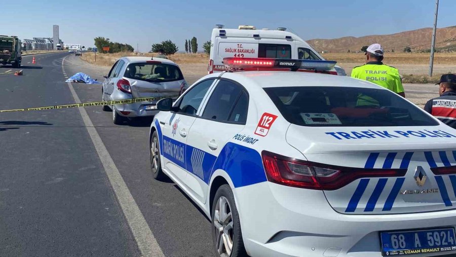 Arızalanan Aracını Emniyet Şeridine Çeken Sürücü Canından Oldu