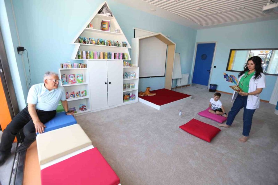 Başkan Büyükkılıç’tan Çocuk Kütüphanesi Ve Müzik Okulu’na Ziyaret