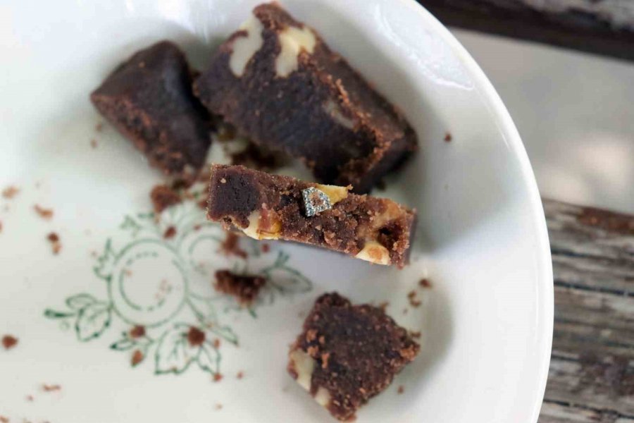 Kayseri’de Şok Olay: Aldığı Helvanın İçinden Hızma Çıktı, Yerken Dişi Kırıldı