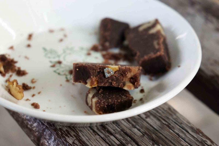 Kayseri’de Şok Olay: Aldığı Helvanın İçinden Hızma Çıktı, Yerken Dişi Kırıldı