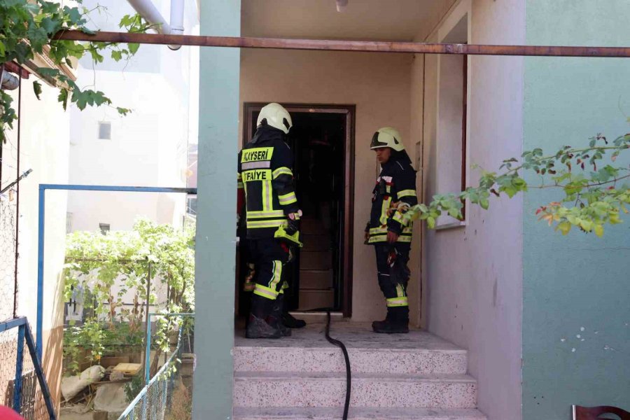 Kayseri’de Ev Yangını: 3’ü Çocuk 5 Kişi Zehirlendi