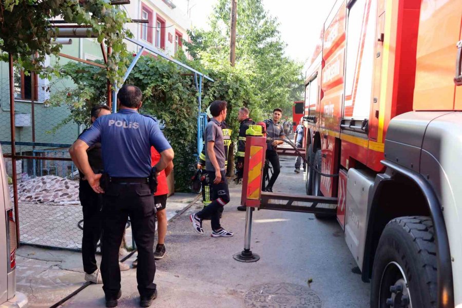 Kayseri’de Ev Yangını: 3’ü Çocuk 5 Kişi Zehirlendi