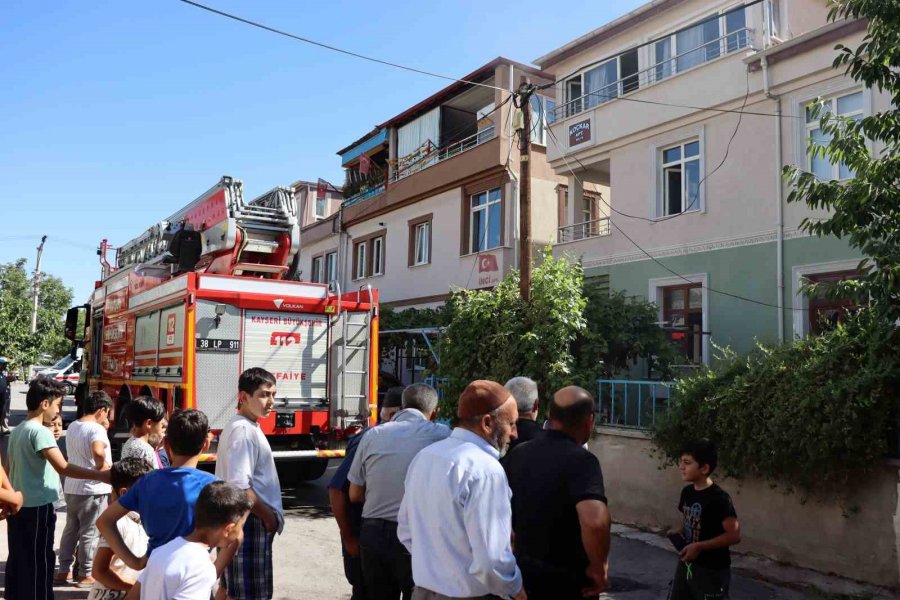 Kayseri’de Ev Yangını: 3’ü Çocuk 5 Kişi Zehirlendi