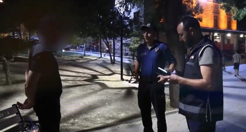 Konya’da 900 Polisle "huzur Ve Güven" Uygulaması Gerçekleştirildi