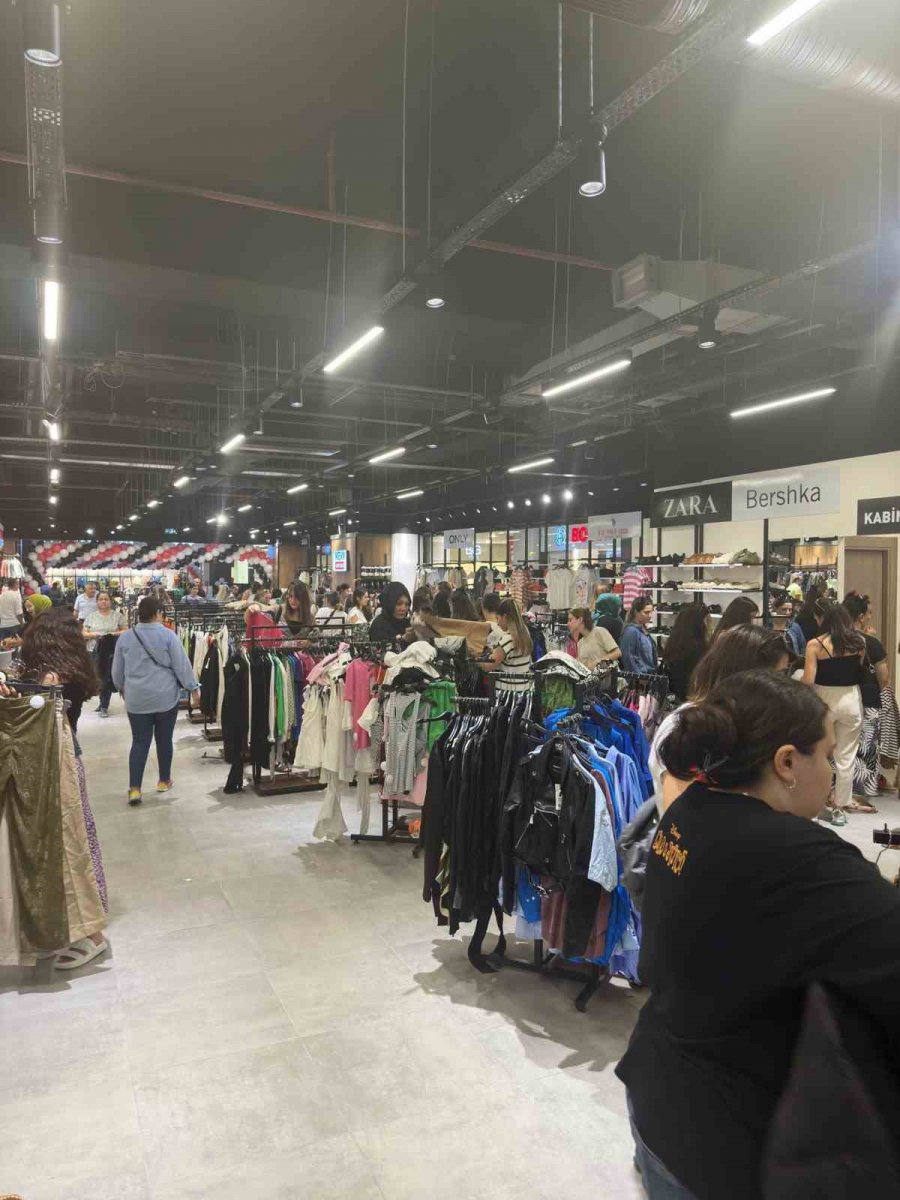 Kumsmall Avm Yeni Markalarla Büyümeye Devam Ediyor