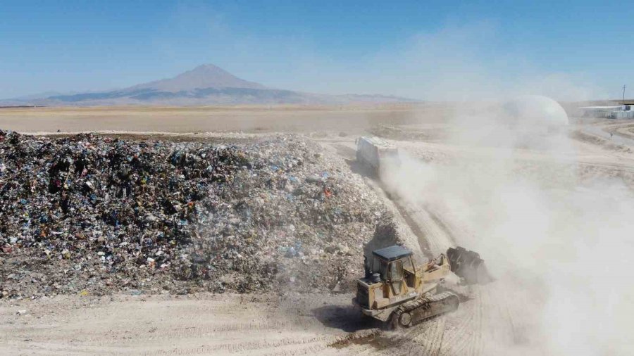Aksaray Belediyesi Çöpleri Hem Bertaraf Ediyor Hem De Ekonomiye Kazandırıyor
