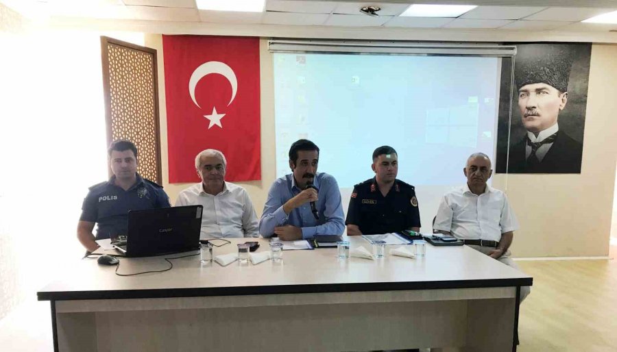 Bozyazı Kaymakamı Topsakaloğlu Muhtarlarla Bir Araya Geldi