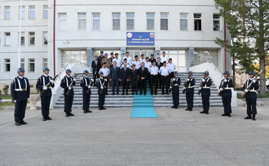 Vali Sarıibrahim, İl Jandarma Komutanlığını Ziyaret Ederek Brifing Aldı