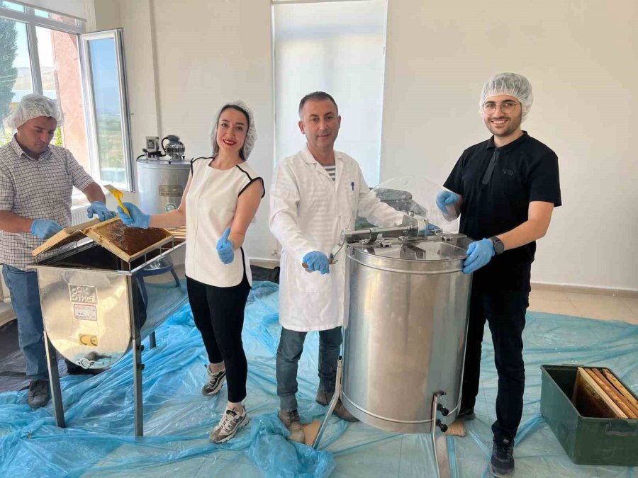 Kayü Yeşilhisar Meslek Yüksekokulunda Bal Hasadı Yapıldı