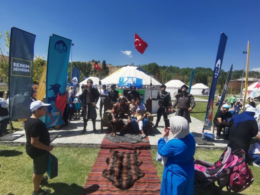 Konya Büyükşehir Malazgirt Zaferi’nin 952. Yıl Dönümü Coşkusuna Eşlik Ediyor