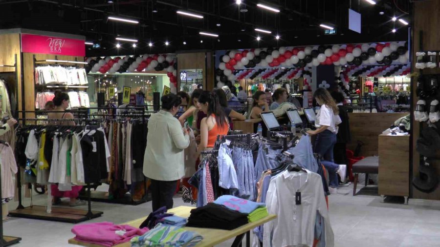 Kumsmall’un Konsept Mağazasına Vatandaşlar Akın Etti