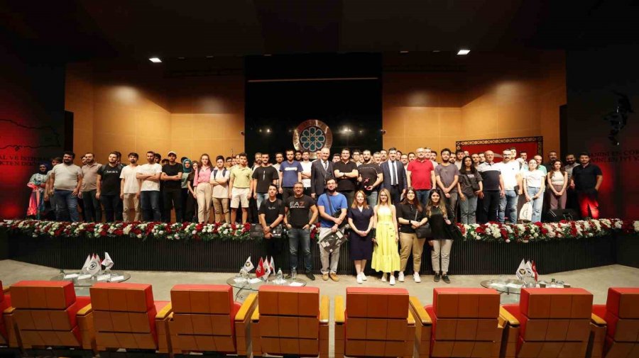 Kto’da "kodların İzinde Yazılım Ve Teknoloji Buluşmaları"nın İlki Gerçekleştirildi