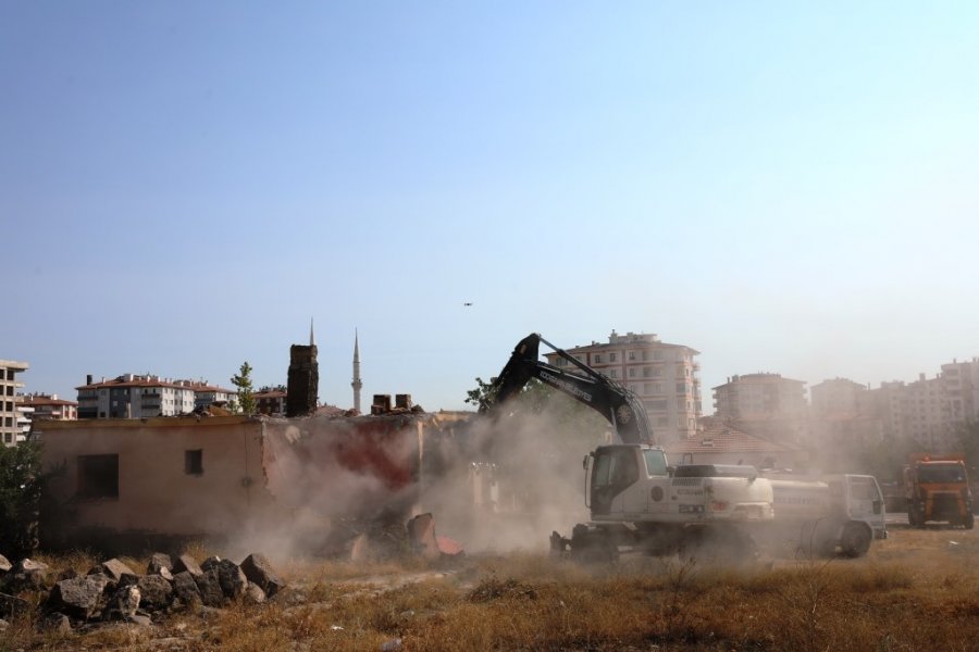 Yıldızevler’de İlk Kepçeyi Başkan Çolakbayrakdar Vurdu