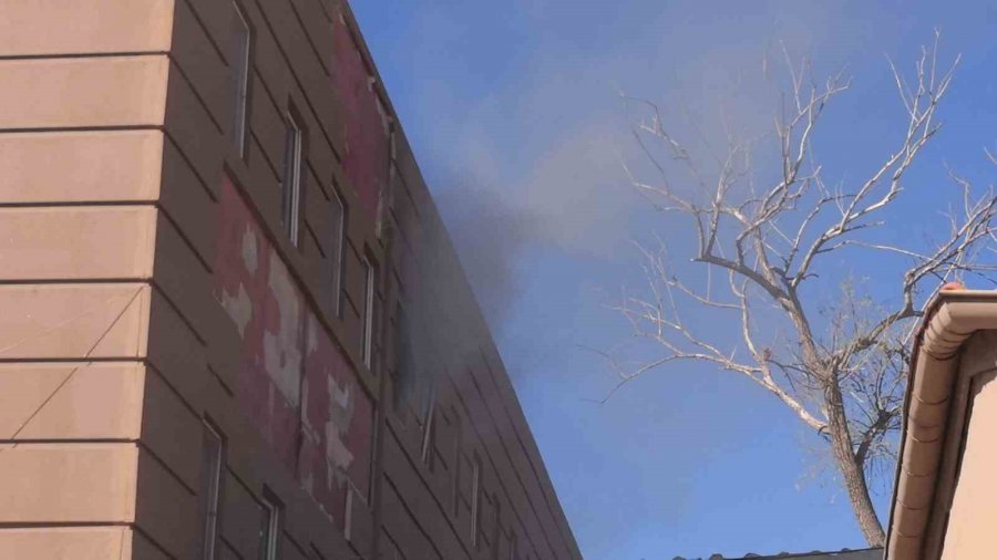 Aksaray’da Dinlenme Tesisi Otelinde Yangın: 3 Çalışan Dumandan Zehirlendi