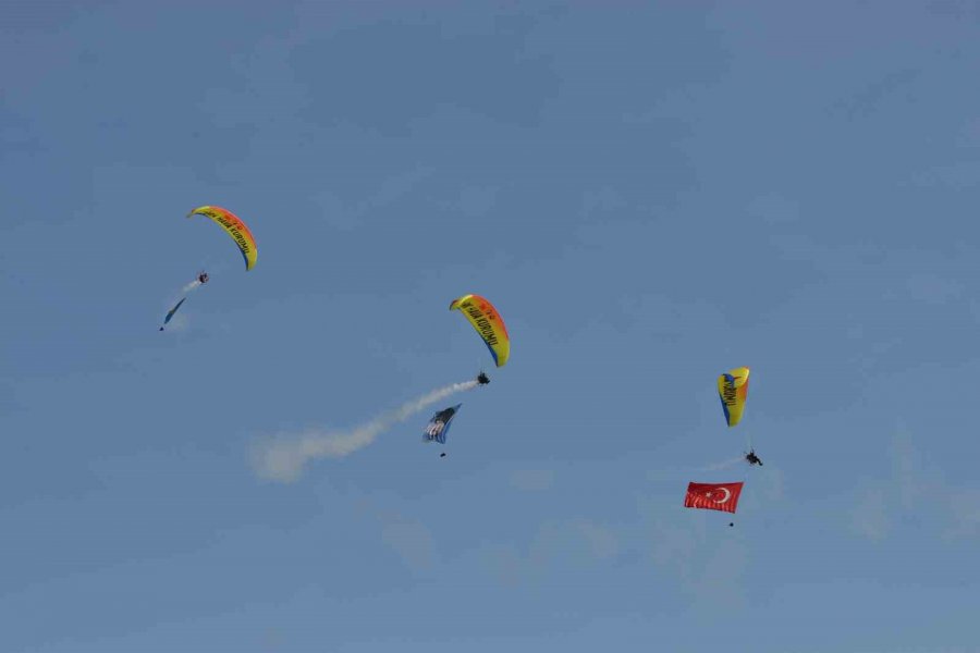 2. Thk Havacılık Festivali Yamaç Paraşütü Gösterisi İle Başladı