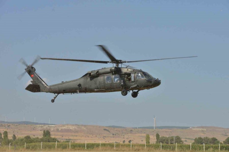 Jandarma Ve Tsk’dan Nefes Kesen Paraşüt Gösterisi