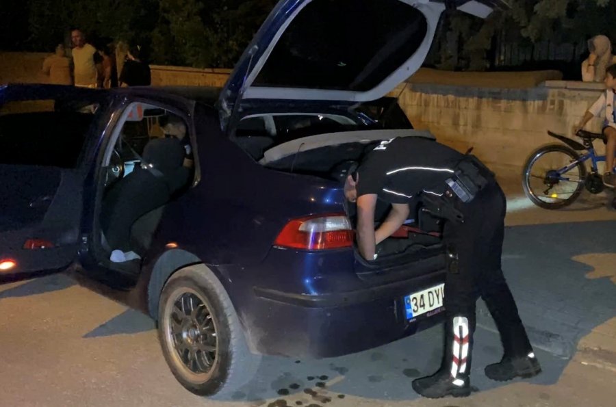 Konya’da Şüphe Üzerine Durdurulan Otomobilden Cephanelik Çıktı