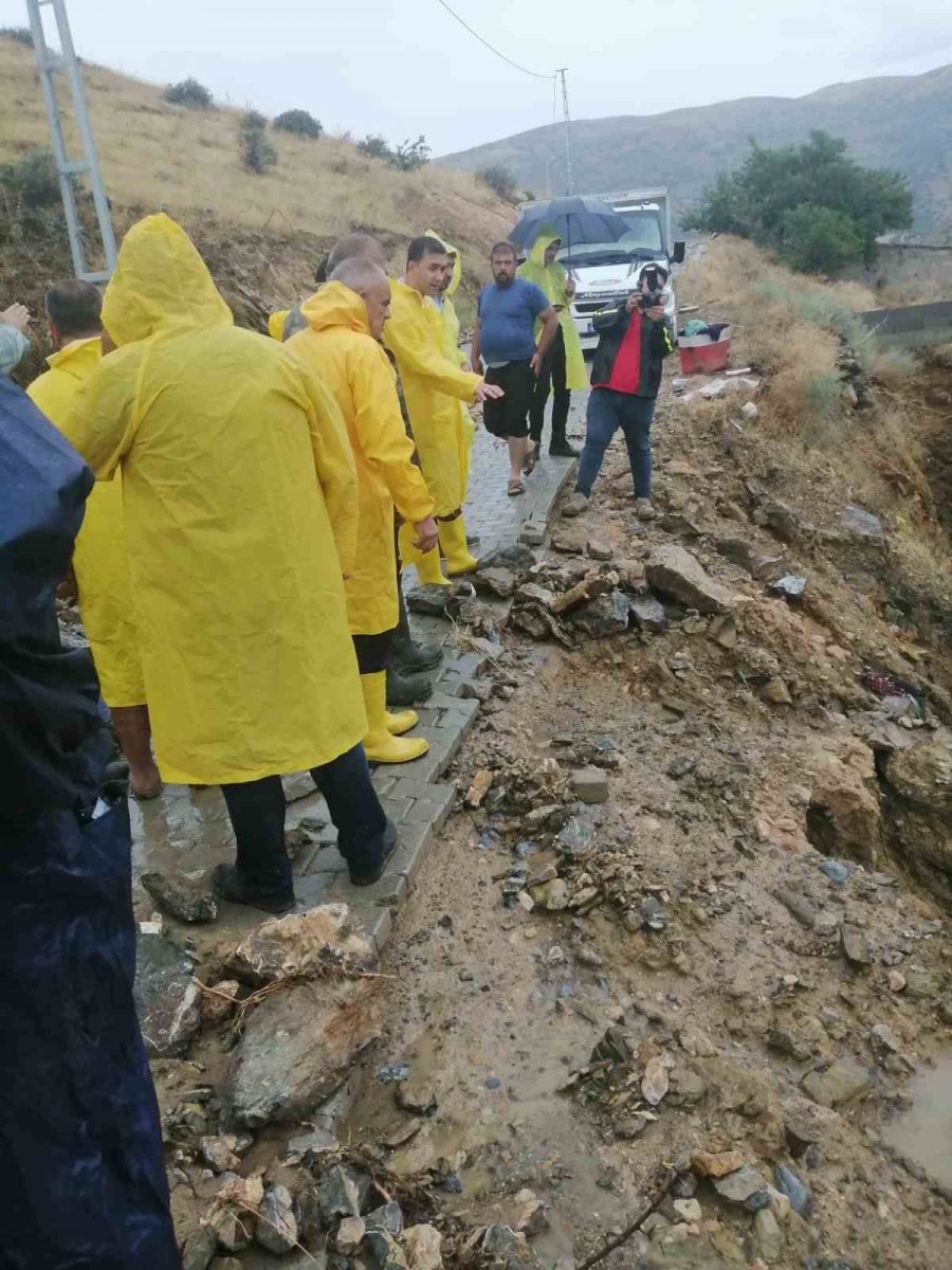 Kayseri’de Sağanak Yağış Sele Neden Oldu