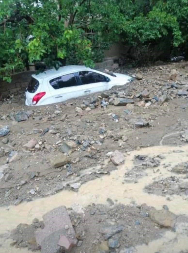 Kayseri’deki Selde Araçlar Çamura Gömüldü