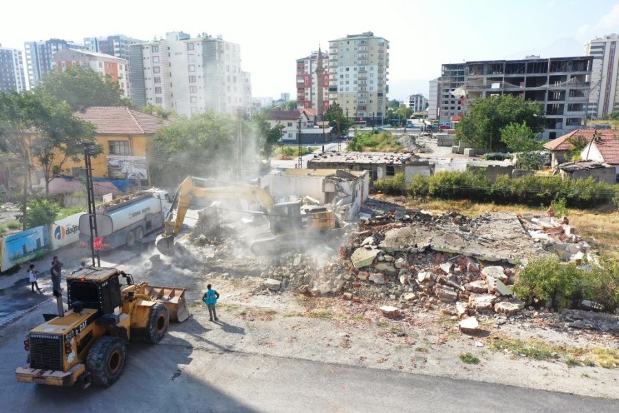Başkan Çolakbayrakdar: “dönüşümle Gecekondu Evleri Yıkıp, Geniş Yollar Yapıyoruz”