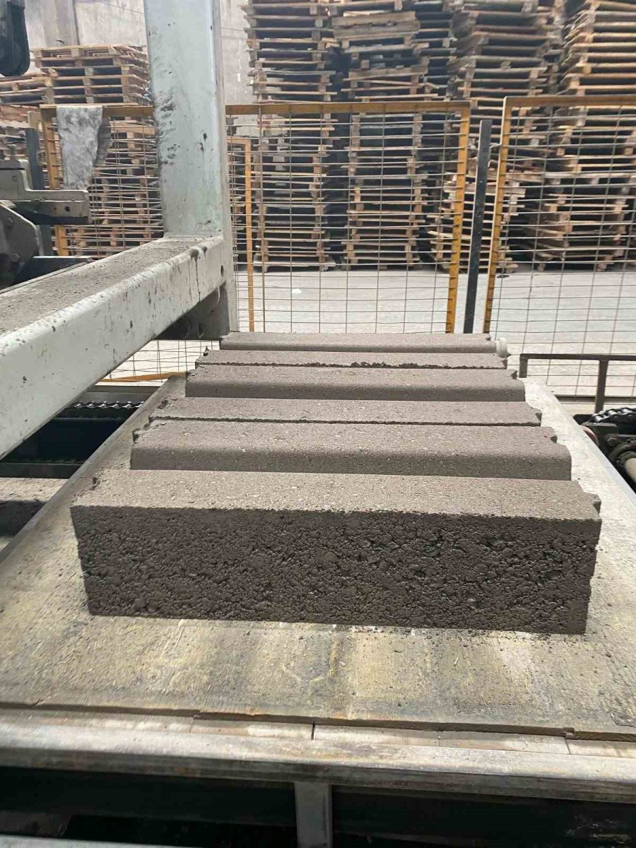 Erü İle Agü Öğretim Üyeleri, Çimentosuz Düşük Karbon Salınımlı Yapı Malzemesi Üretti