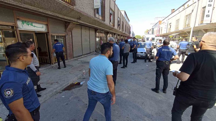 Amca Yeğenin Kiralık Dükkan Kavgasında 8 Kişi Yaralandı