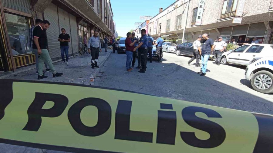 Amca Yeğenin Kiralık Dükkan Kavgasında 8 Kişi Yaralandı