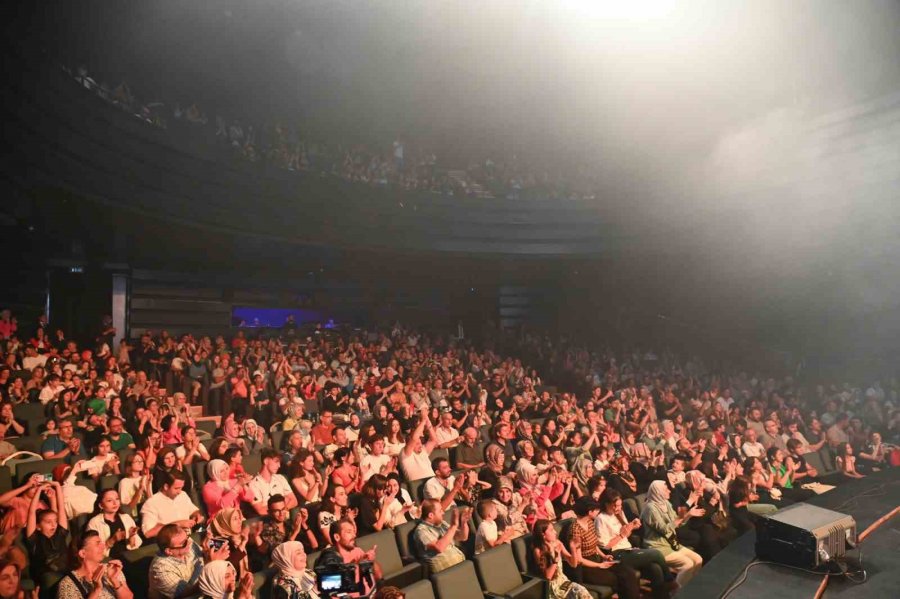 Sanat Akademisi Çocuk Korosu Barış Manço Şarkılarını Seslendirdi