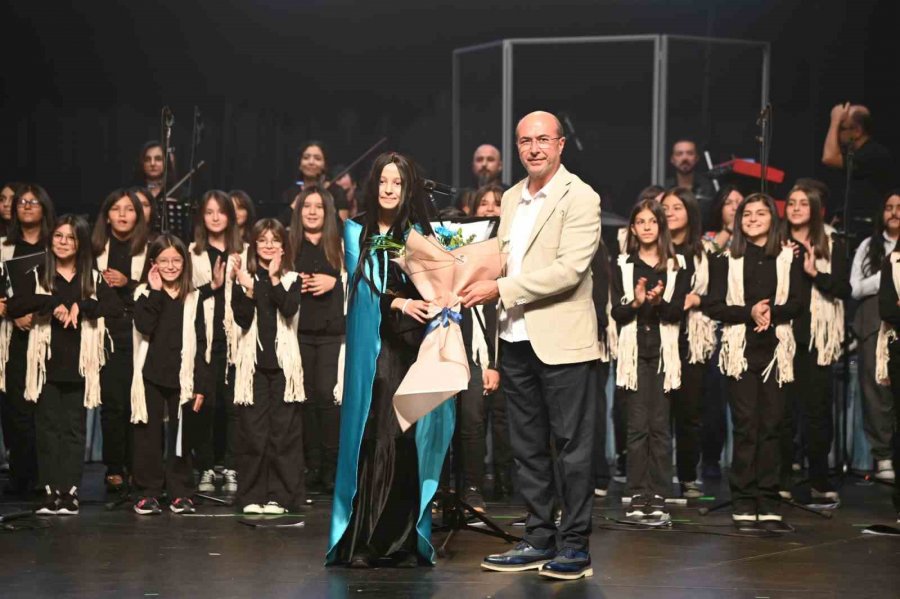 Sanat Akademisi Çocuk Korosu Barış Manço Şarkılarını Seslendirdi