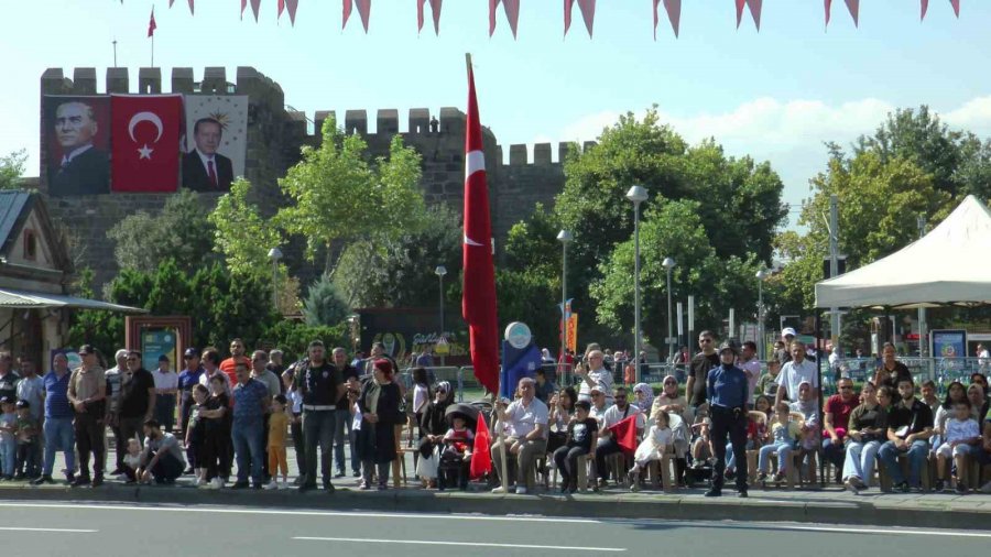 Kayseri’de 30 Ağustos Coşkuyla Kutlandı
