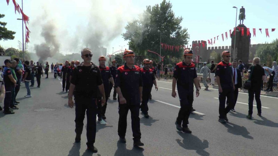 Kayseri’de 30 Ağustos Coşkuyla Kutlandı