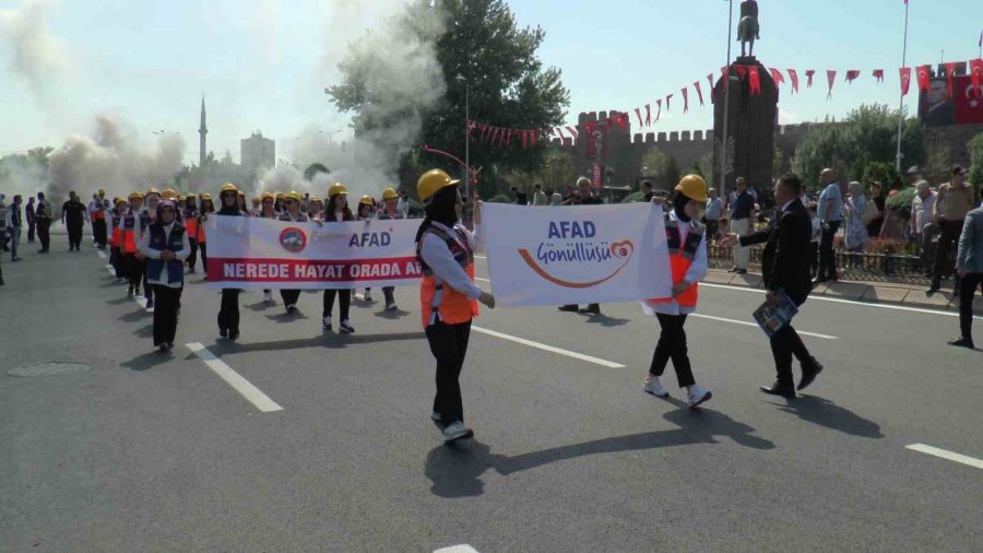 Kayseri’de 30 Ağustos Coşkuyla Kutlandı