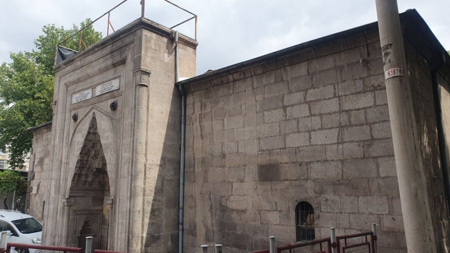 Sahibinden ‘kurumsala Kiralık’ 591 Yıllık Medrese