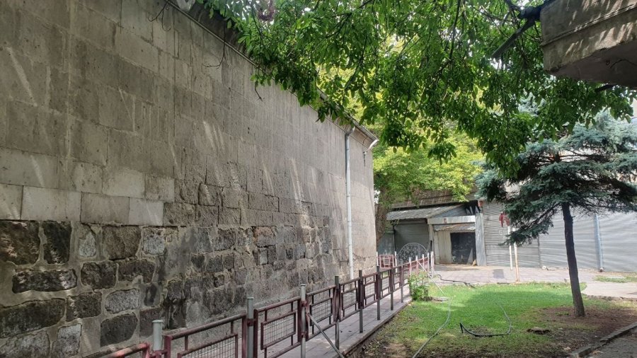 Sahibinden ‘kurumsala Kiralık’ 591 Yıllık Medrese