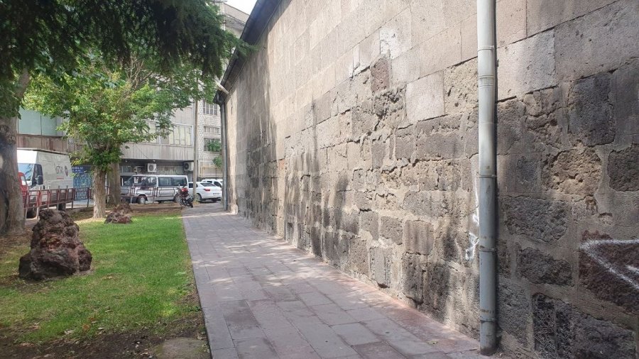 Sahibinden ‘kurumsala Kiralık’ 591 Yıllık Medrese