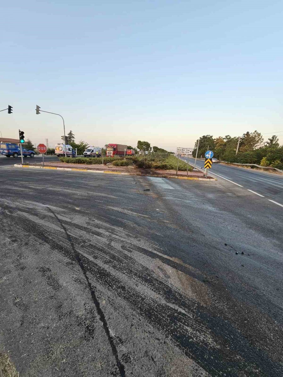 Kazada Kendi Araçlarında Taşıdıkları Asitten Zehirlenen 2 Kişi Hayatını Kaybetti