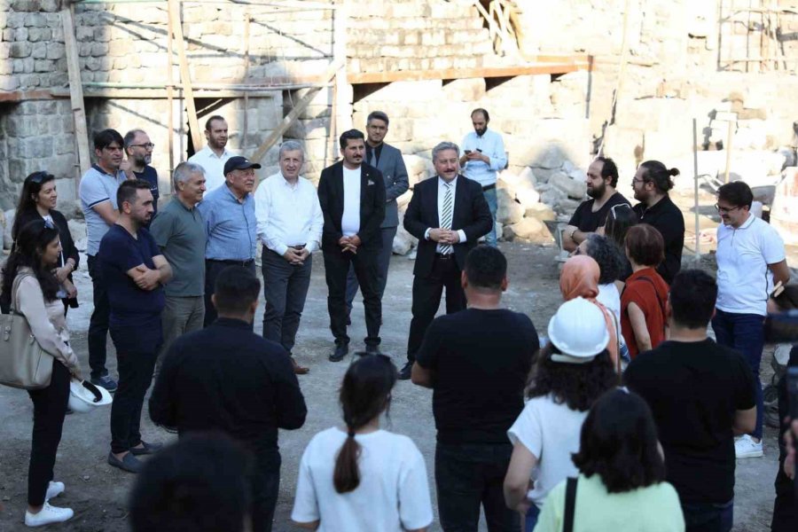 Başkan Palancıoğlu, Mimarlar Odası İle Gön Han’da İnceleme Yaptı