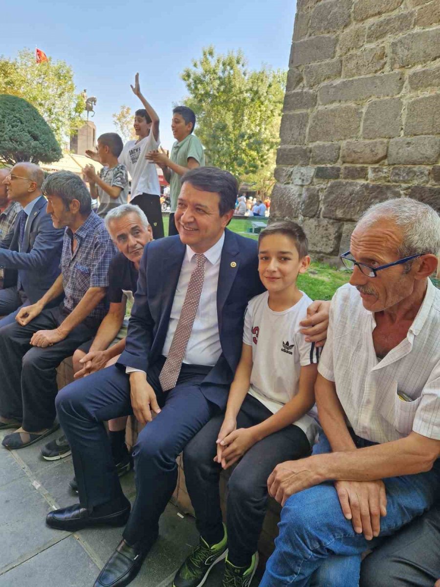 Milletvekili Arıkan, 30 Ağustos Zafer Bayramı’nda Halkla Dertleşti